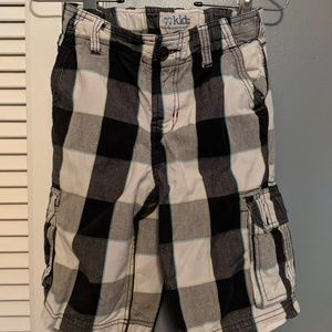 AE boys sz 10 black, white, gray stripe shorts